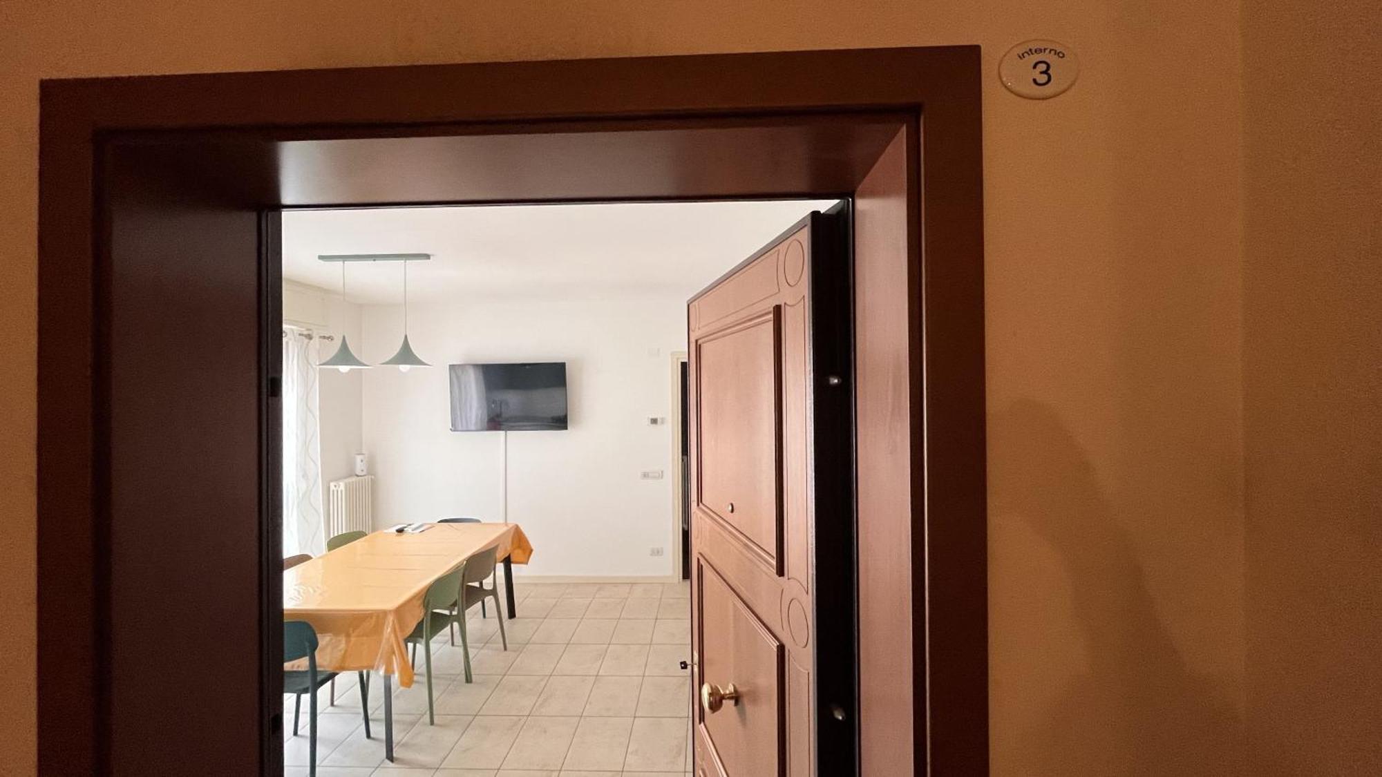 Appartamento Family 3min To The - Il Lupo Affitta Cattolica